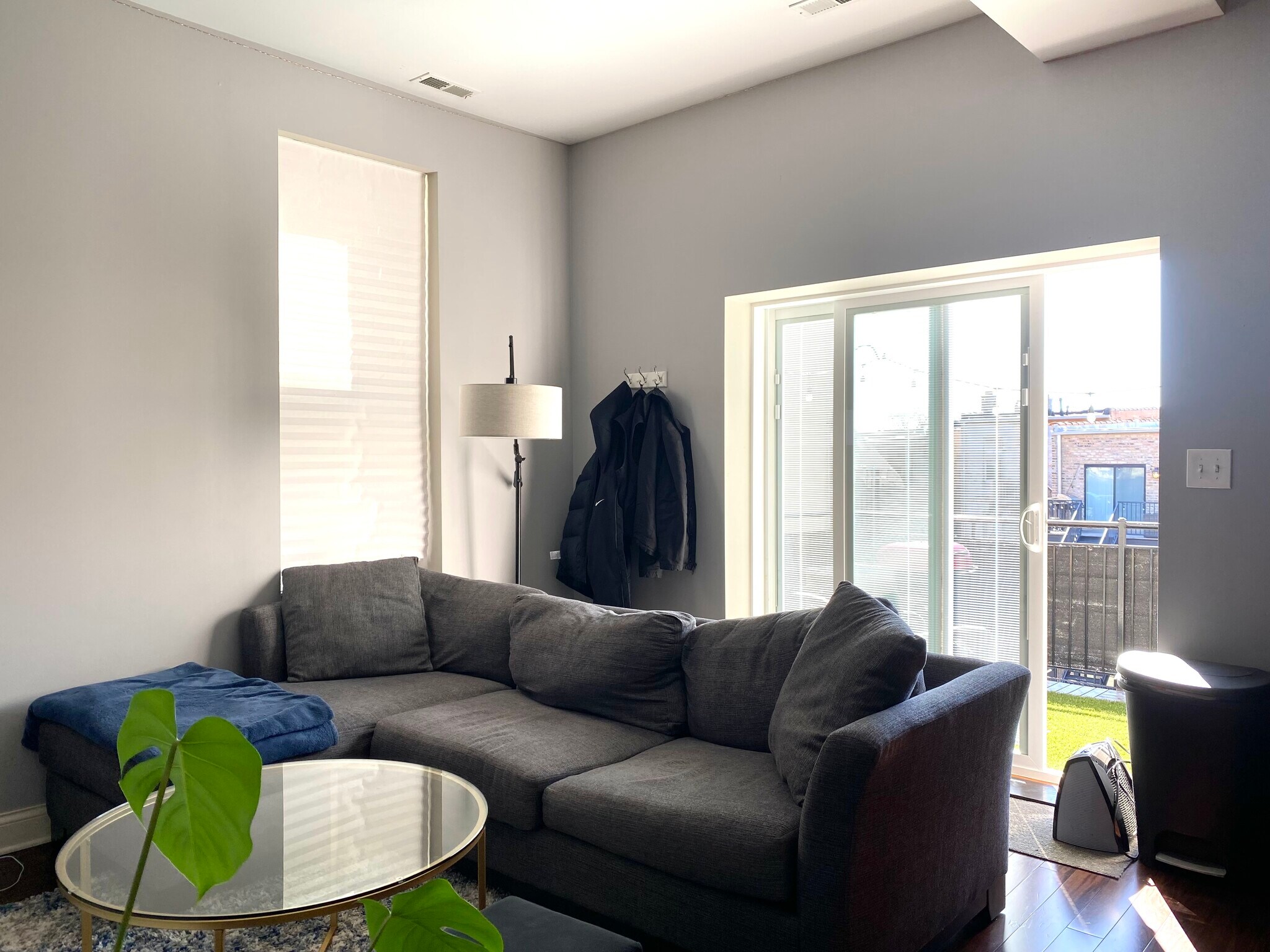 Building Photo - 1312 N Claremont Ave