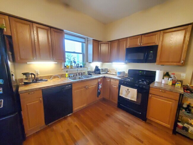 Building Photo - 72 Marshall St