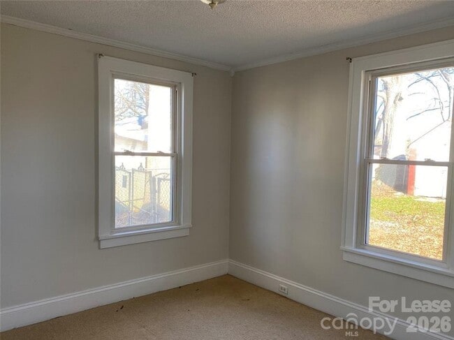 Building Photo - 960 Fairmont Ave