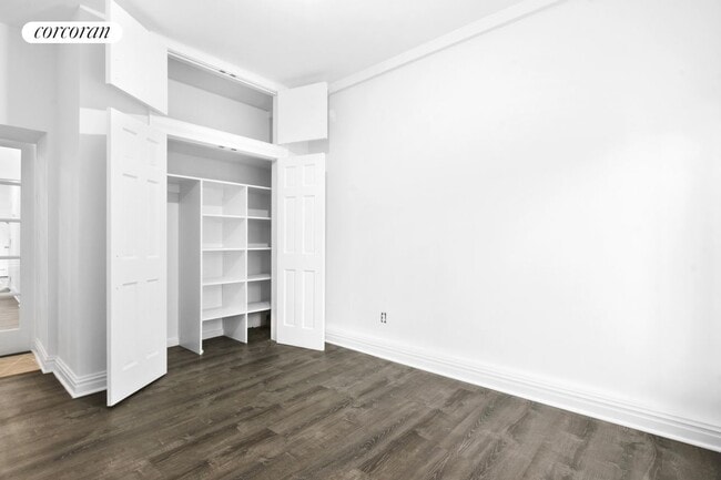 Building Photo - 553 Clinton St