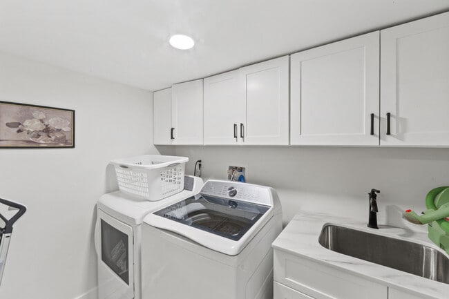 Building Photo - 17-11 Berdan Ave