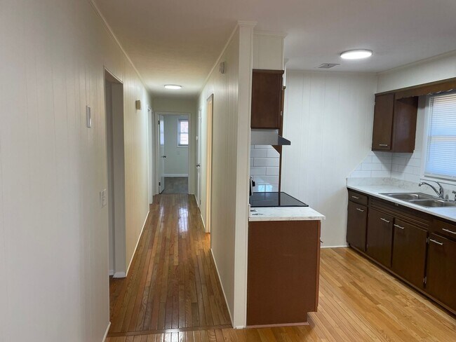 Building Photo - 3 Bedroom 2 Bathroom Home in Kingsport, TN