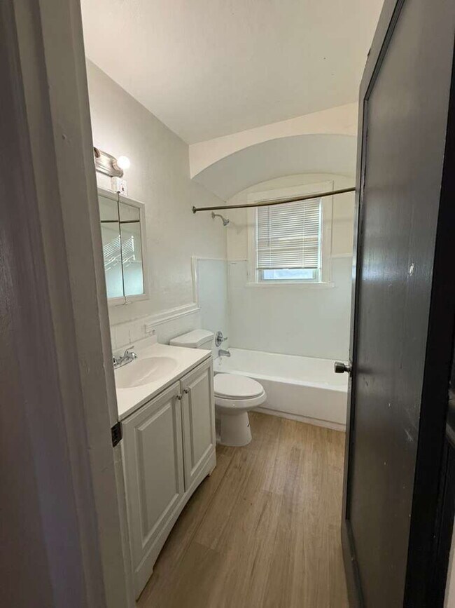 Building Photo - "Charming 3-Bedroom, 1 bath Riverview Retreat with Gleaming Hardwood Floors!"  Passed inspection ...