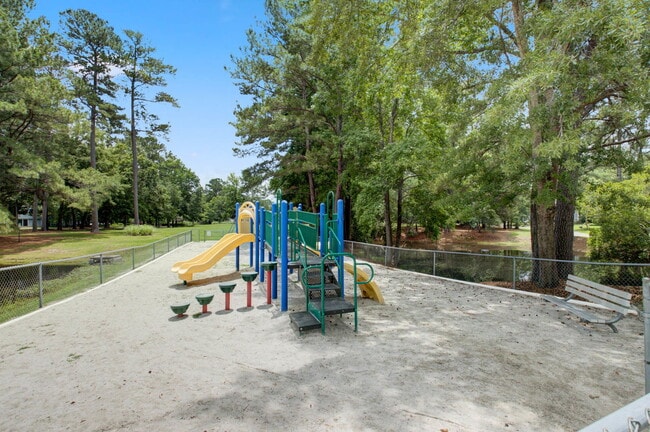 Building Photo - 7945 Parklane Ct