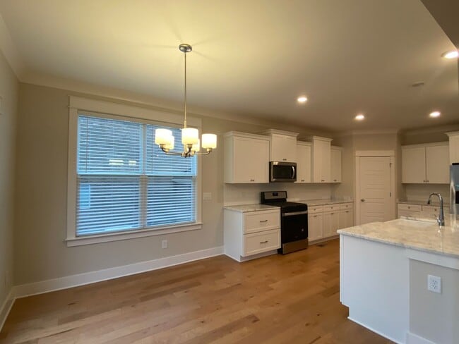 Building Photo - Amazing 4 Bedroom Home in Lebanon / 3.5 Bathrooms / 3 Car Garage /  Fenced in Backyard with Deck /