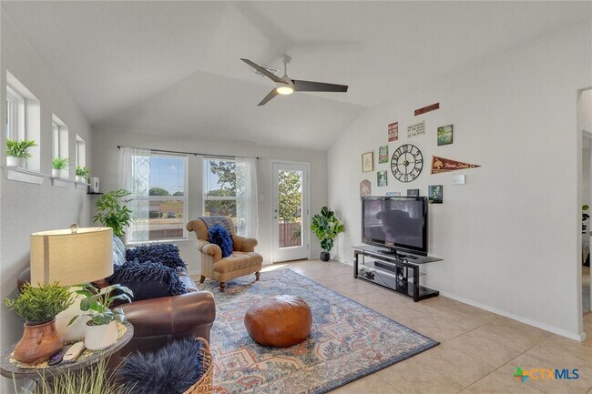 Building Photo - 425 Spiny Lizard Ln
