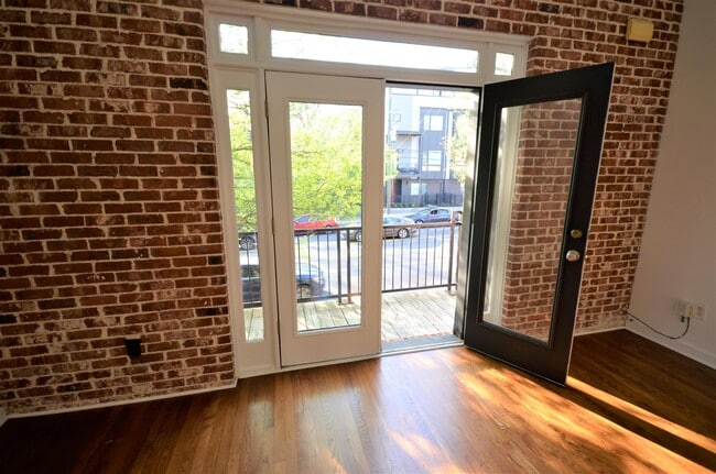 Building Photo - 142 Moreland Ave SE