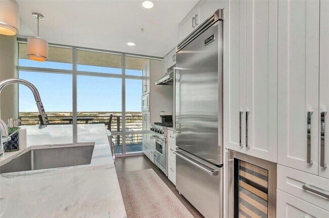 Building Photo - 1120 E Kennedy Blvd