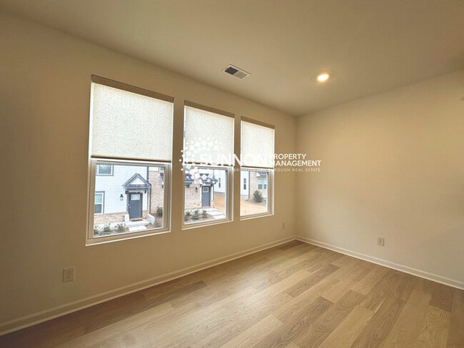 Building Photo - New 3 Bed Townhome in Mineral Springs