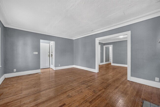 Building Photo - 2025 Calvert Ave