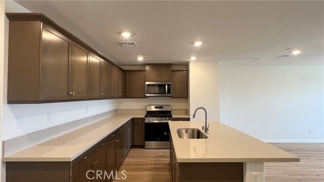 Building Photo - 4247 S Hermosa Paseo