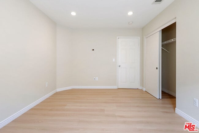Building Photo - 2020 Penmar Ave