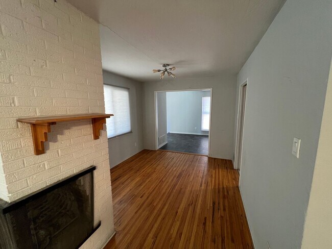 Building Photo - NE 3/BD 2/BA 2/CG