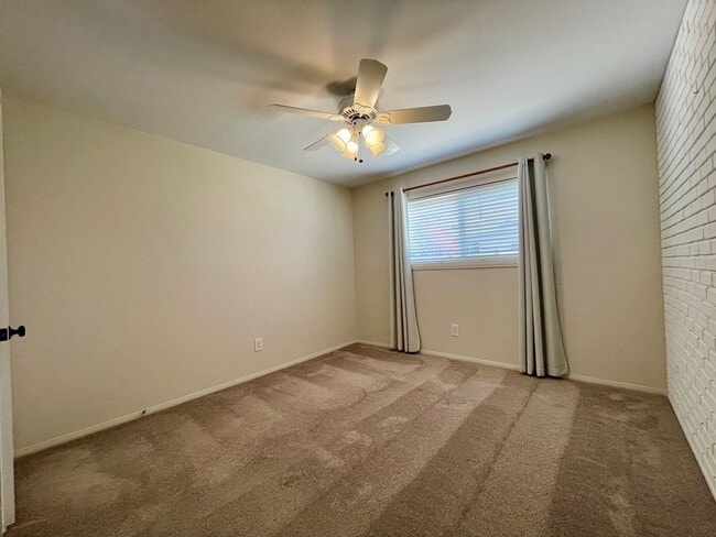 Building Photo - Gorgeous 4 Bedroom 2 Bathroom Home in Bonita!