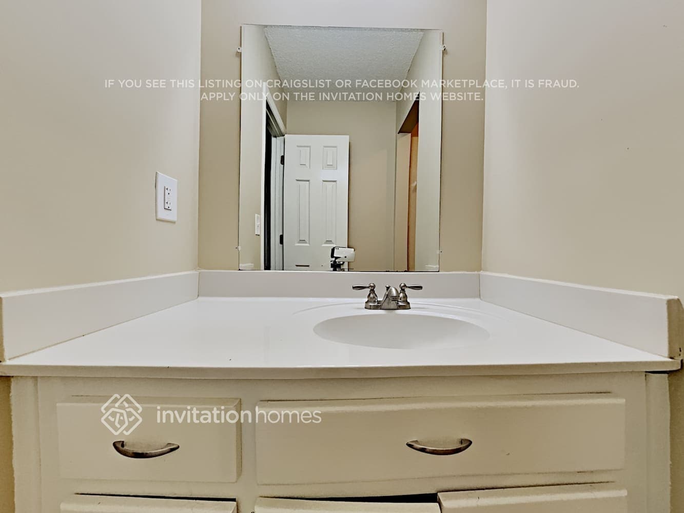 Building Photo - 2861 Lithia Pl