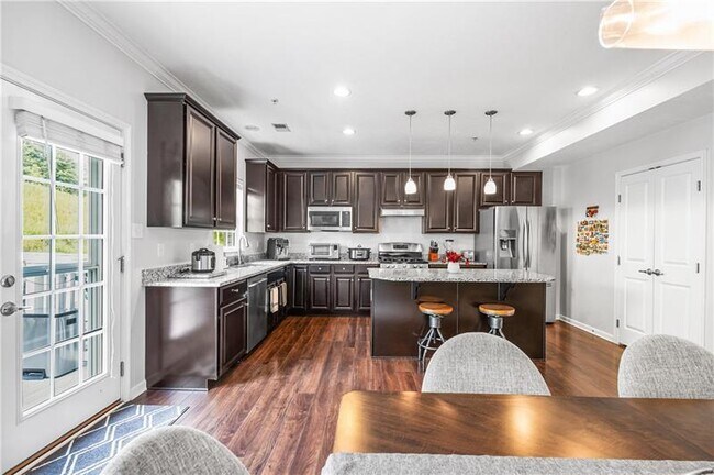 Building Photo - 242 Broadstone Dr