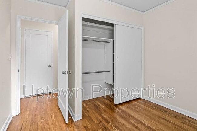 Building Photo - 9520 SW Cypress St