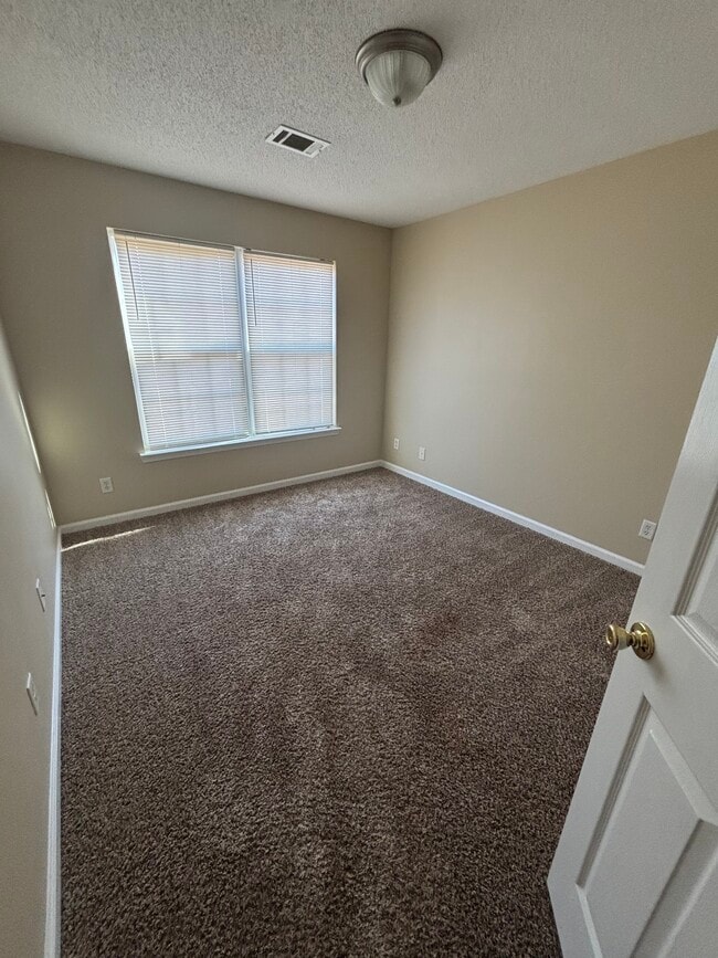 Building Photo - 121 Faybrook Dr