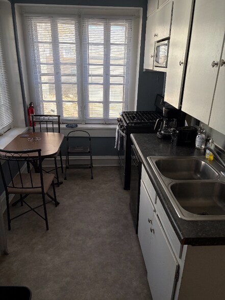 Building Photo - 4816 Chicago St