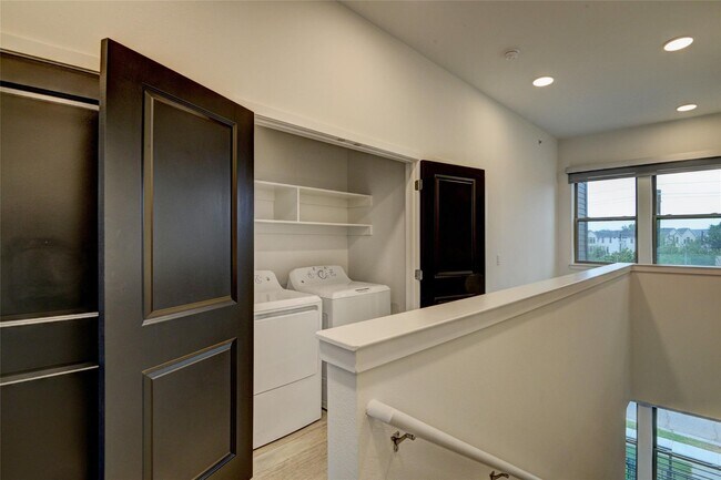 Building Photo - 6400 Washington St