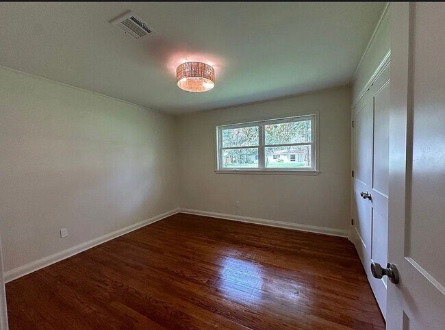 Building Photo - 214 Brentwood Blvd