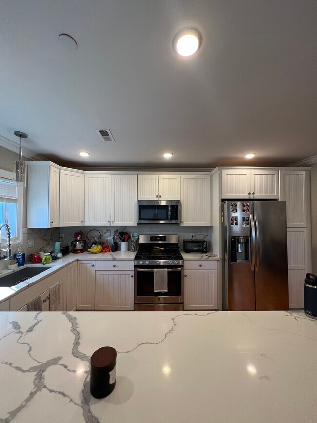 Building Photo - 118 Holland St