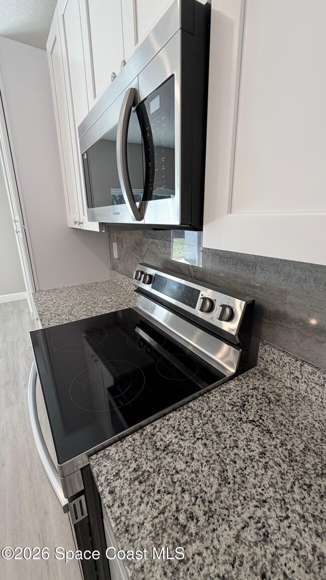 Building Photo - 1318 Saxony Rd SW