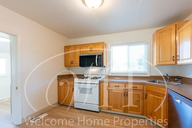 Building Photo - 3 Bedroom Single-Family Home in East Walla...