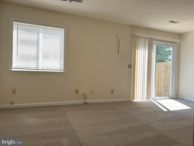 Building Photo - 15 Coventry Ct