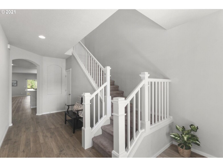 Building Photo - 16969 SE Katmai Ct