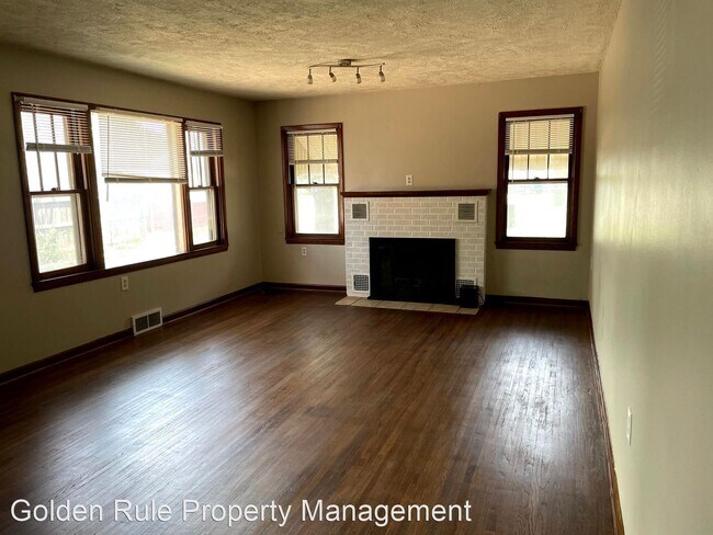 Building Photo - 3 br, 2 bath House - 120 E Ave F