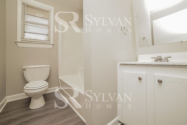 Building Photo - Where Charm Meets Comfort