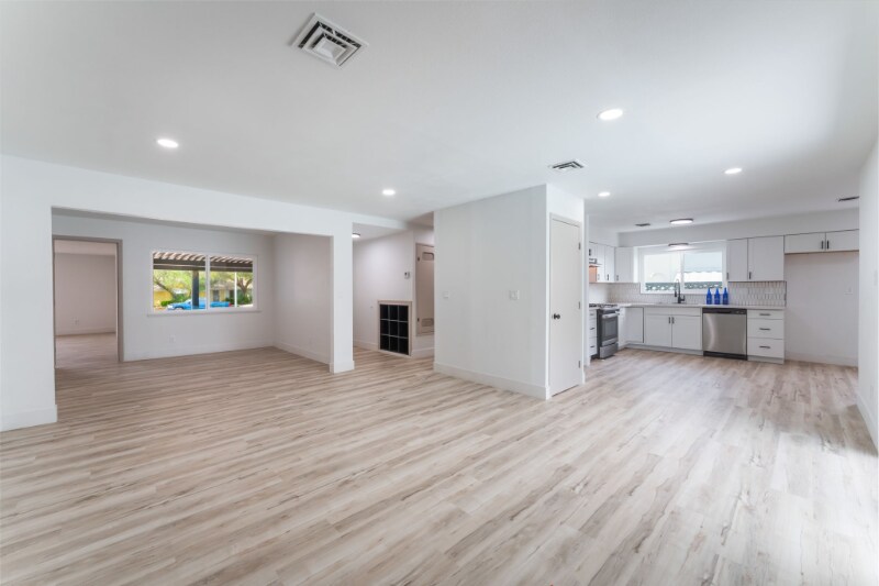 Building Photo - 1808 E St Louis Ave