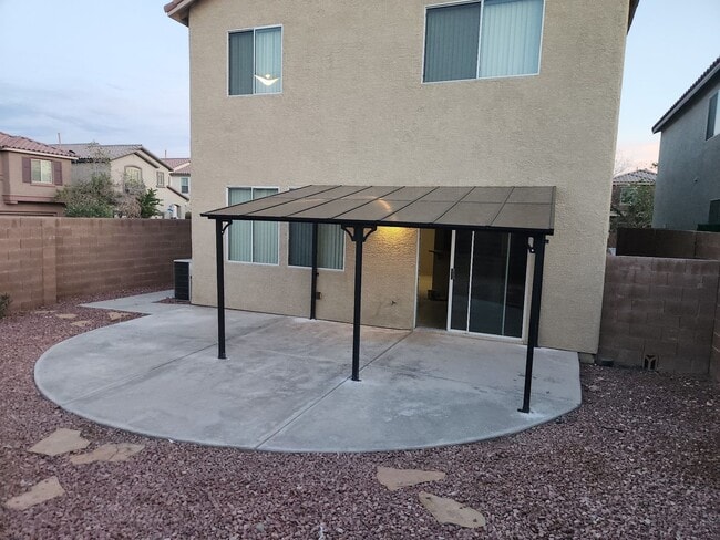 Building Photo - Spacious 4-Bedroom Home with Modern Update...