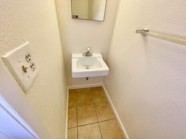 Building Photo - Thornton 2-Story Townhome