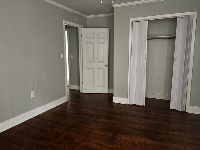 Building Photo - 3211 Charleston Dr