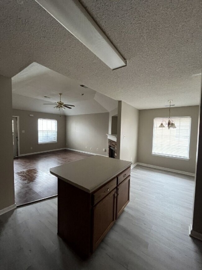 Building Photo - Charming 3-Bedroom Home in Memphis – Styli...