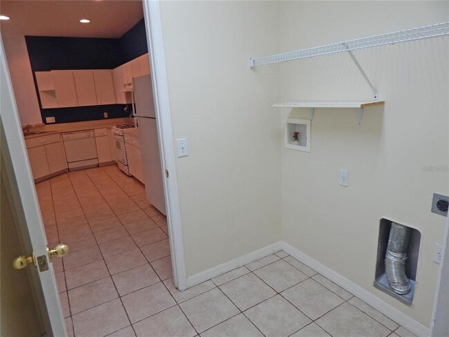 Building Photo - 5925 Sandhill Ridge Dr