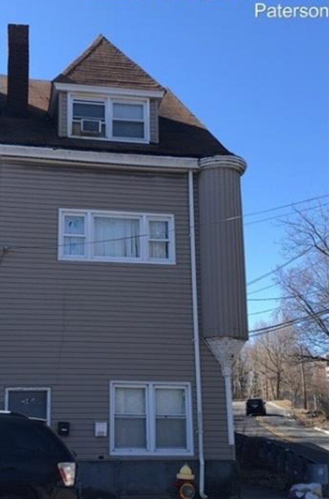 Building Photo - 240 Dixon Ave