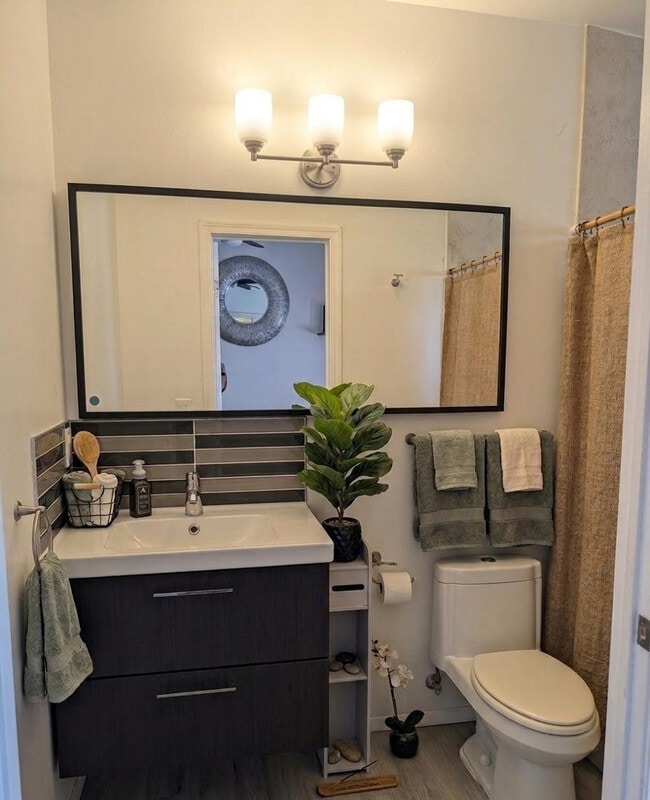 Building Photo - 1517 E Roosevelt St