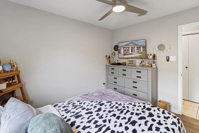 Building Photo - 5725 Ventura Ln