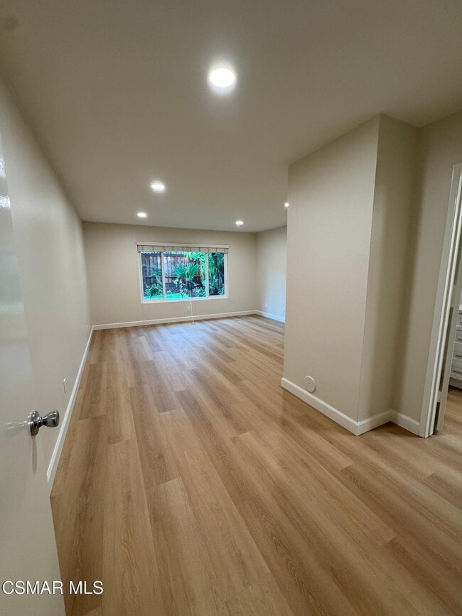 Building Photo - 893 Blue Spring Dr