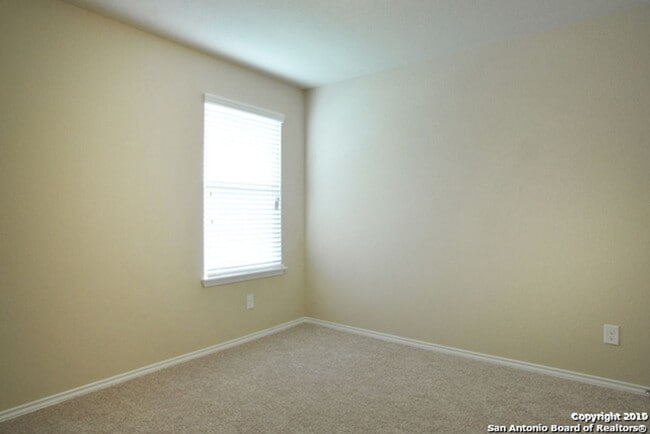 Building Photo - 4 Bedroom/2 Bath Amhurst Subdivision