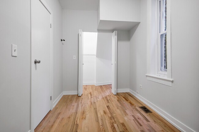 Building Photo - 1437 Superior-1F