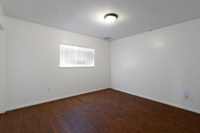 Building Photo - Beautiful Apple Valley Home