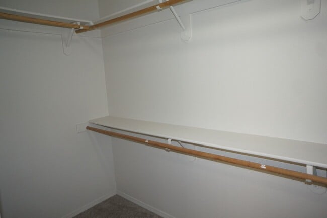 Building Photo - 4 bedroom Orenco Garden pet friendly house