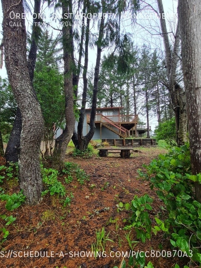 Building Photo - 835 Manzanita Ave