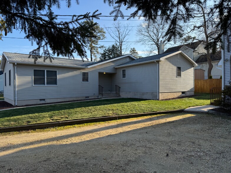 Building Photo - 520 3rd Ave