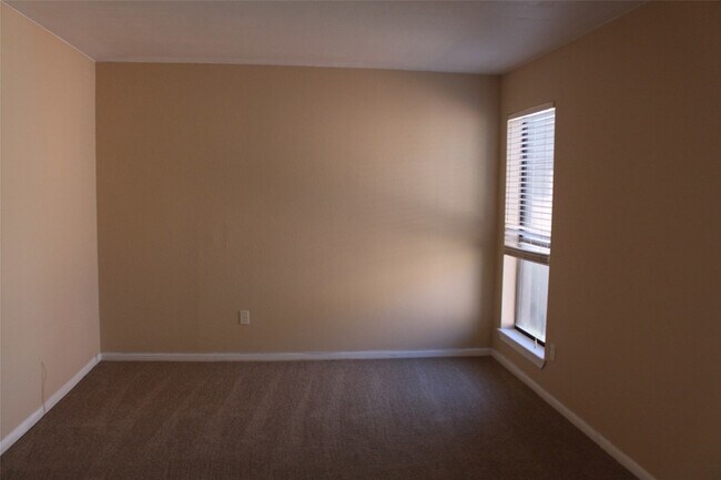 Building Photo - 16111 Aspenglenn Dr