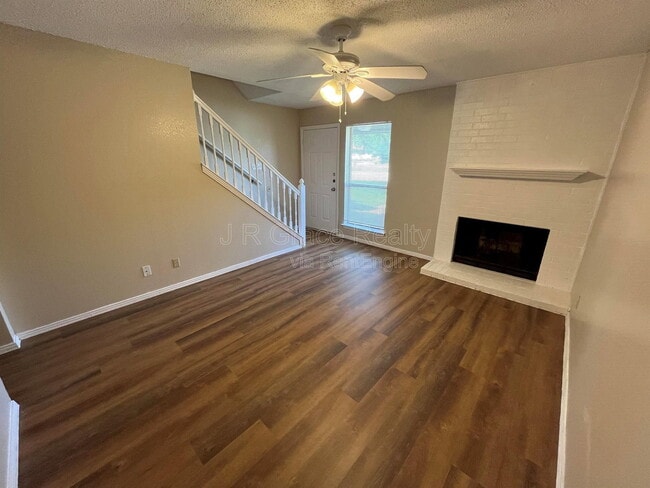 Building Photo - 5911 Shadydell Dr